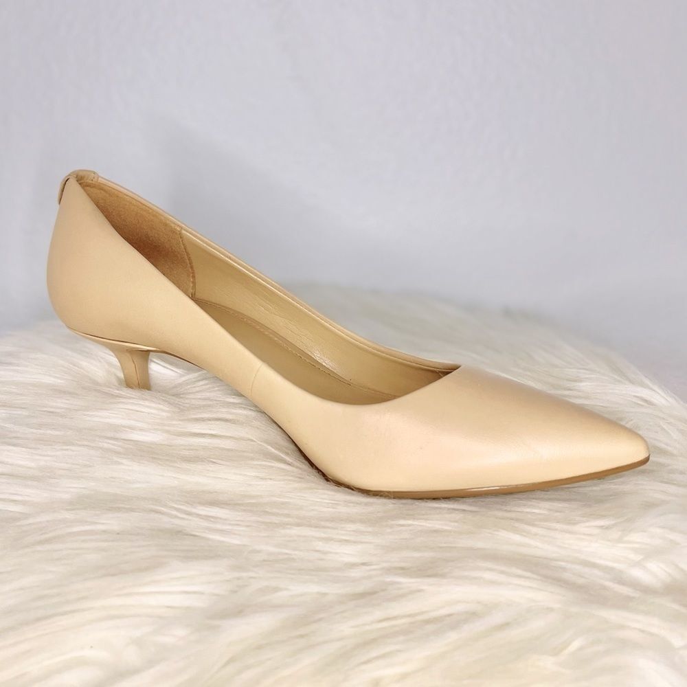 Micheal Kors Dorothy Flex Pump Tan Classic Heel - Color Light Brush - Size: 5.5M - Picture 3 of 16